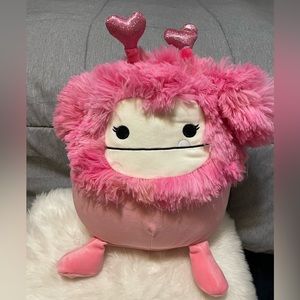 Squishmallow Caparinne Valentines Bigfoot